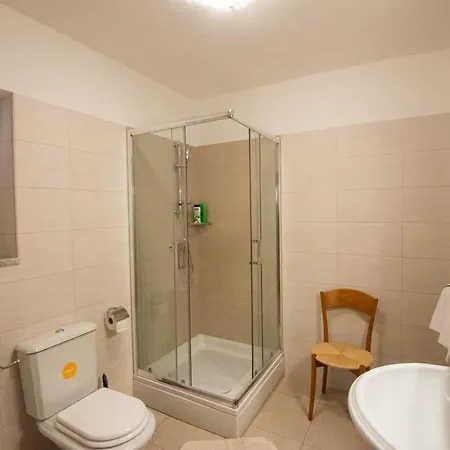 House Polic בית נופש