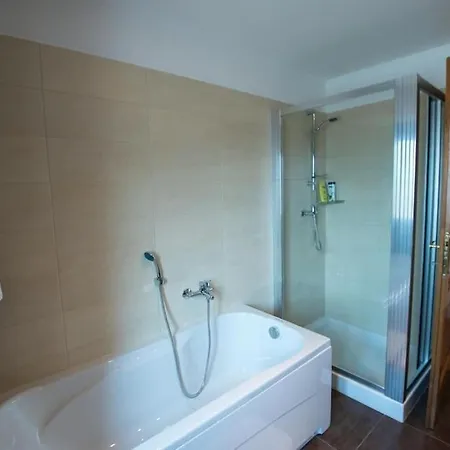 House Polic בית נופש *