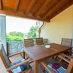 بيت للعطل House Polic