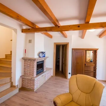 Casa vacanze House Polic