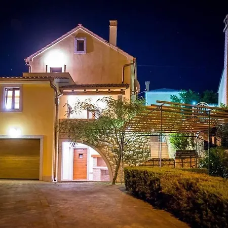 House Polic *