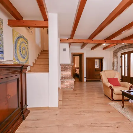 Feriehus House Polic Hreljin