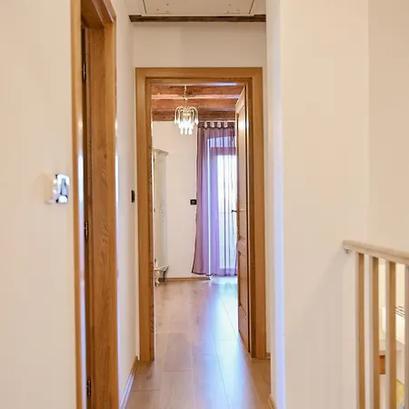 Feriehus House Polic Hreljin