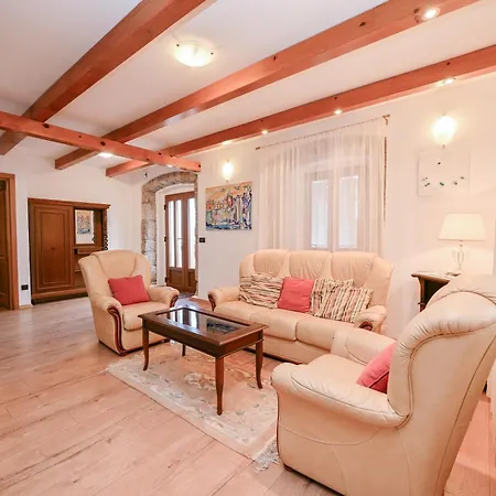 Feriehus House Polic Hreljin