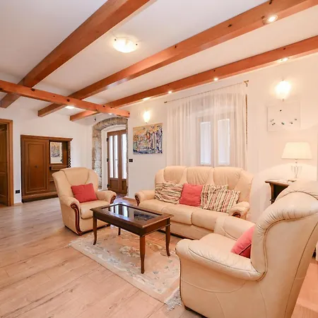 Prázdninový dům House Polic